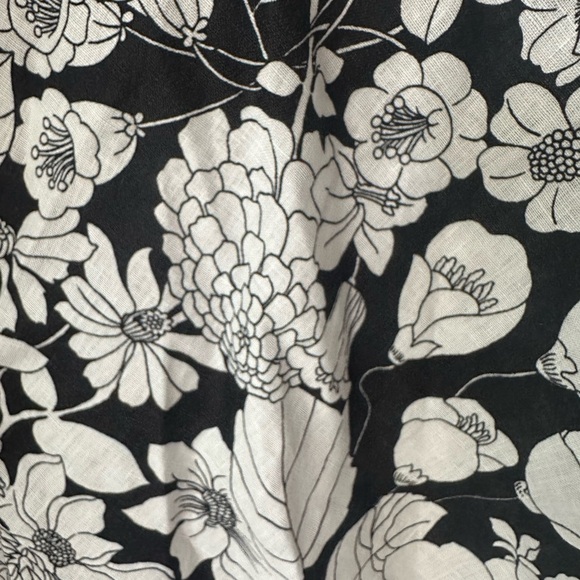 NWT J. Crew Linen Halter Style Black and White Floral Women's Top SZ XL - Picture 3 of 8